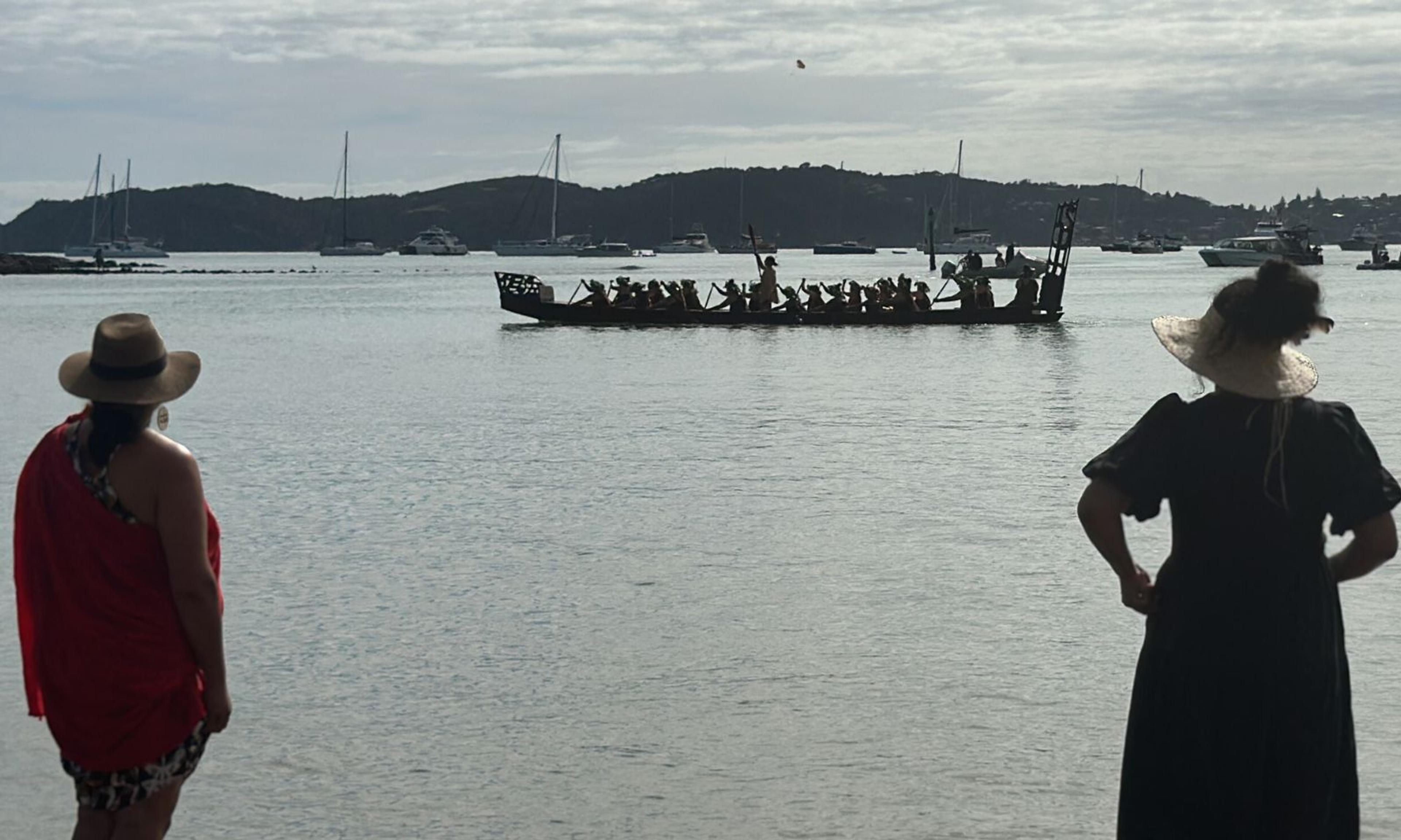 Tākitimu waka with 20 kaihoe most of whom are vaine.