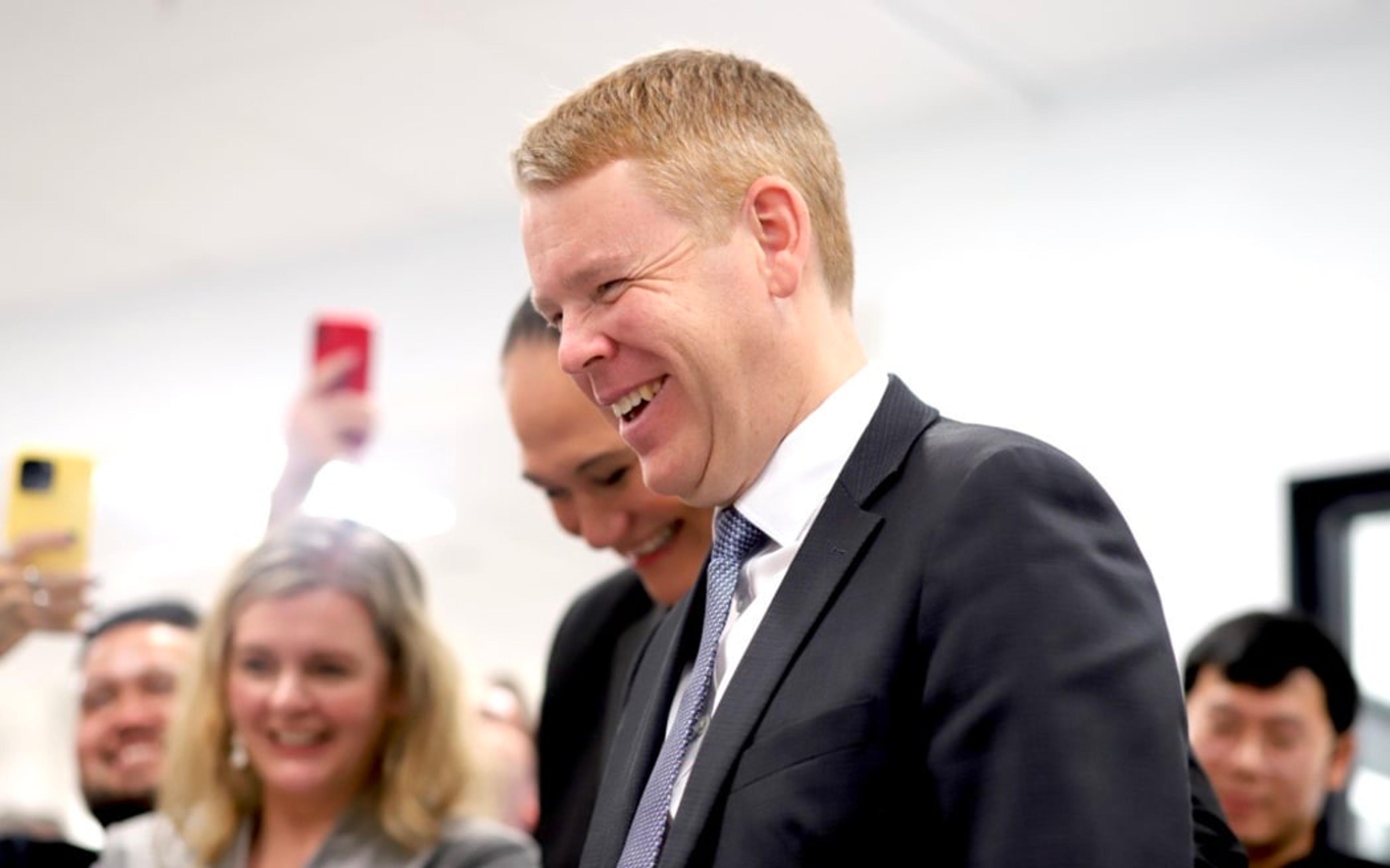​Labour leader Chris Hipkins visits innovation centre at Auckland University. Photo/RNZ /Marika Khabazi
