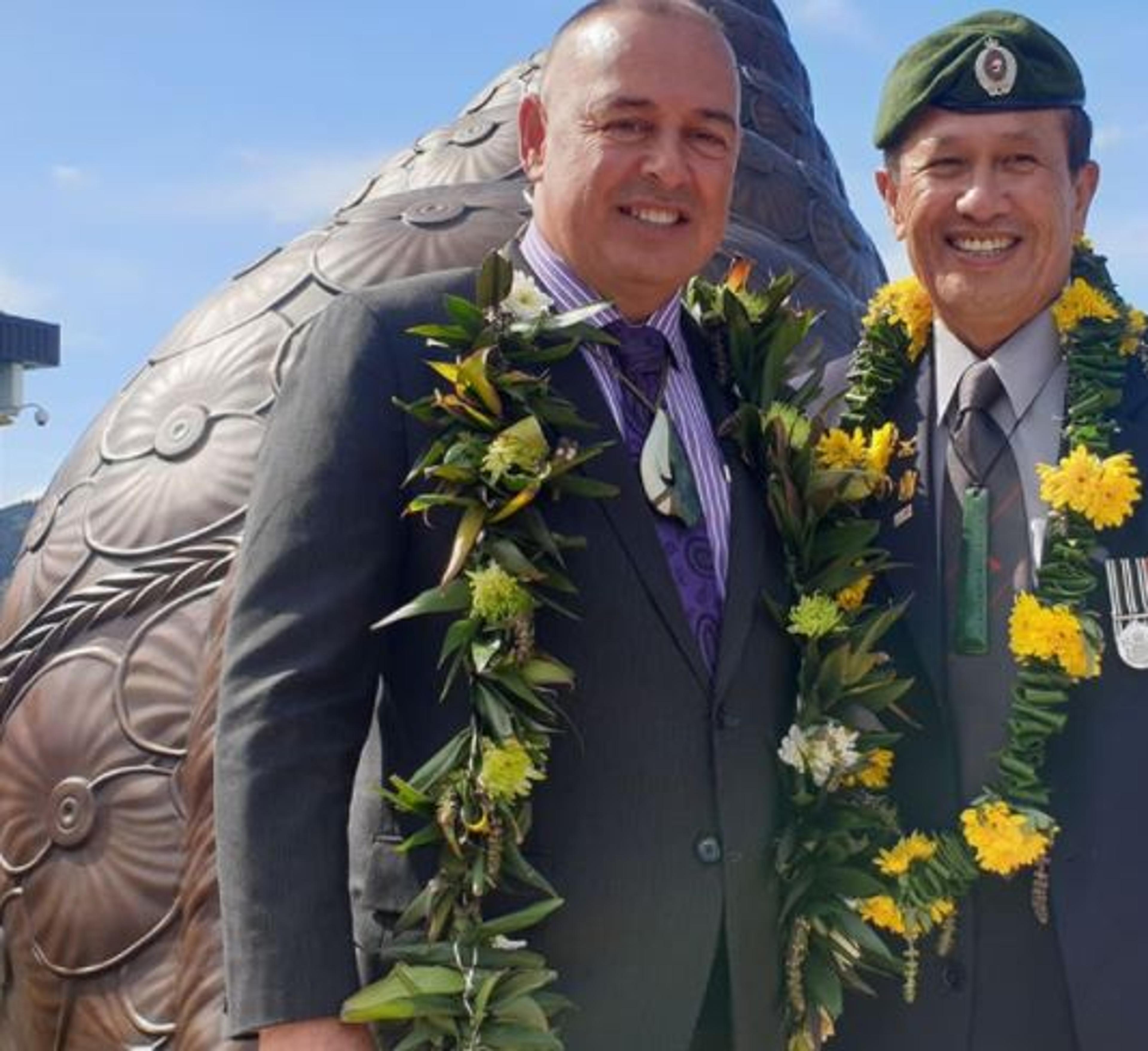 Warrant Officer John Tairea (right) warmly greets NZ Victoria Cross Willie Apiata. Photo by Inangaro Vakaafi