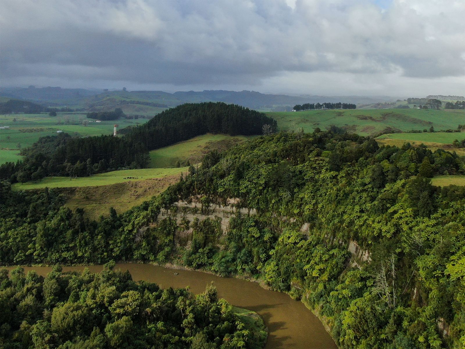Pukerangiora sits high above the Waitara River.