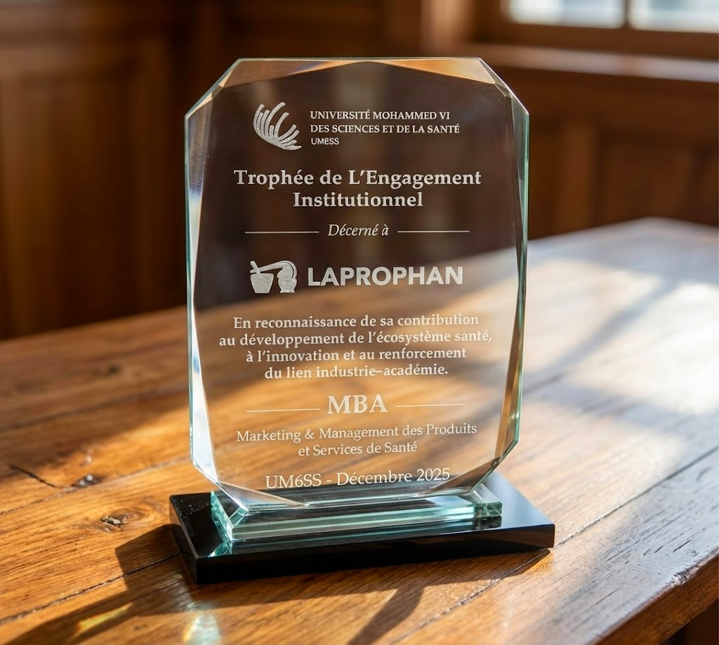 Trophée de l’Engagement Institutionnel décerné à Laprophan par l’UM6SS lors de la conférence sur l’IA et le marketing santé