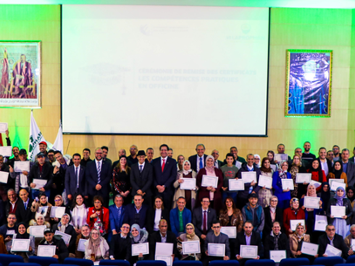 Cérémonie de remise des certificats pour les assistants en pharmacie