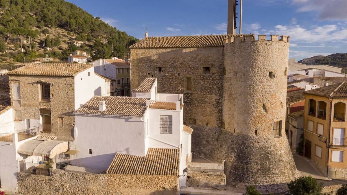 Casa Rural Sant Roc, casa de pueblo reformada en Murla, entre montañas