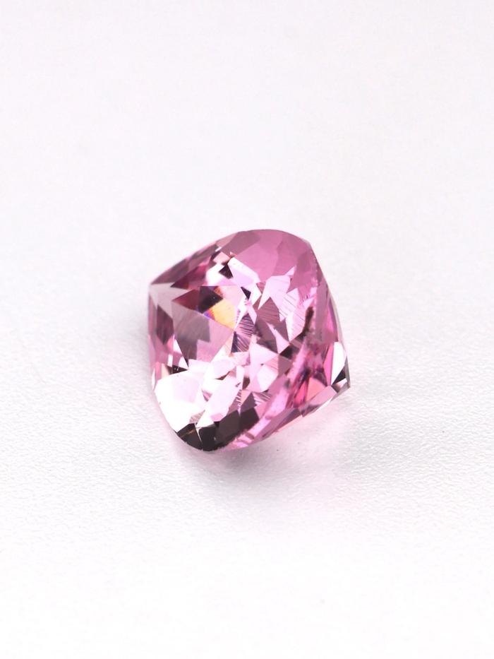 Nangi fine jewelry - pink gemstone in gold