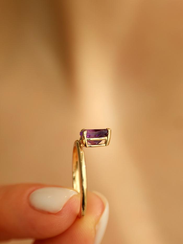 Nangi fine jewelry - purple amethyst ring in yellow gold