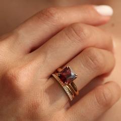 Nangi fine jewelry - red garnet ring in yellow gold