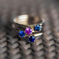 Nangi fine jewelry - teal sapphire ring in yellow gold