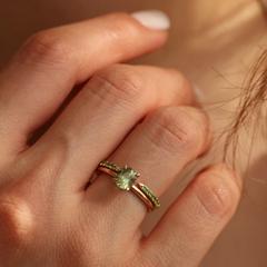 Nangi fine jewelry - green sapphire ring in yellow gold