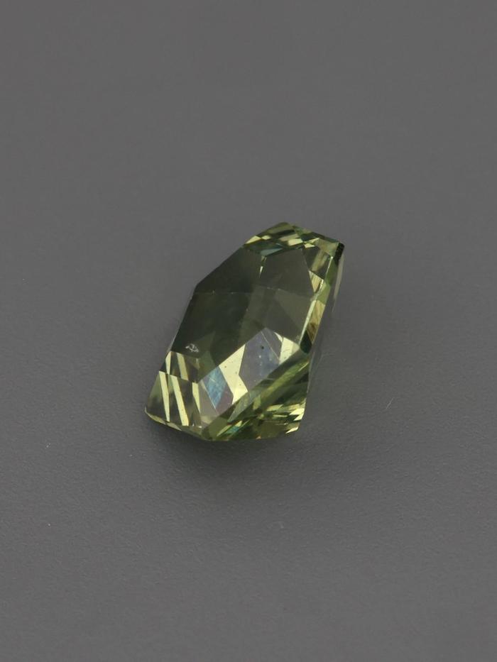 Nangi fine jewelry - green gemstone in gold