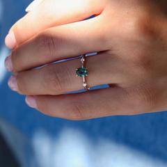 Nangi fine jewelry - teal / Peacock sapphire ring in yellow gold