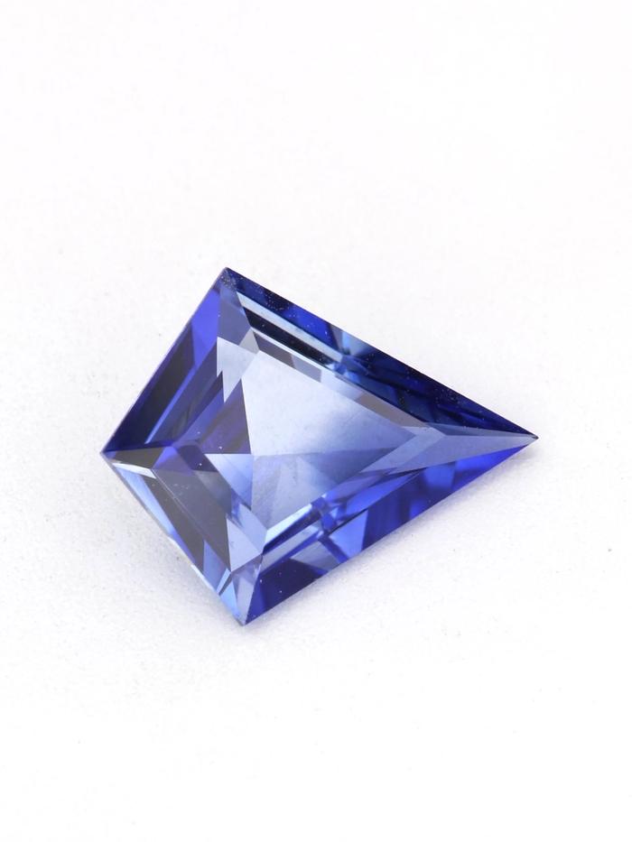 Nangi fine jewelry - blue gemstone in gold