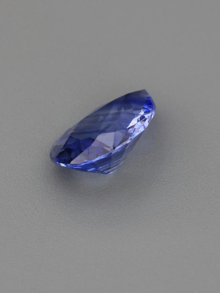 Nangi fine jewelry - blue sapphire gemstone in gold