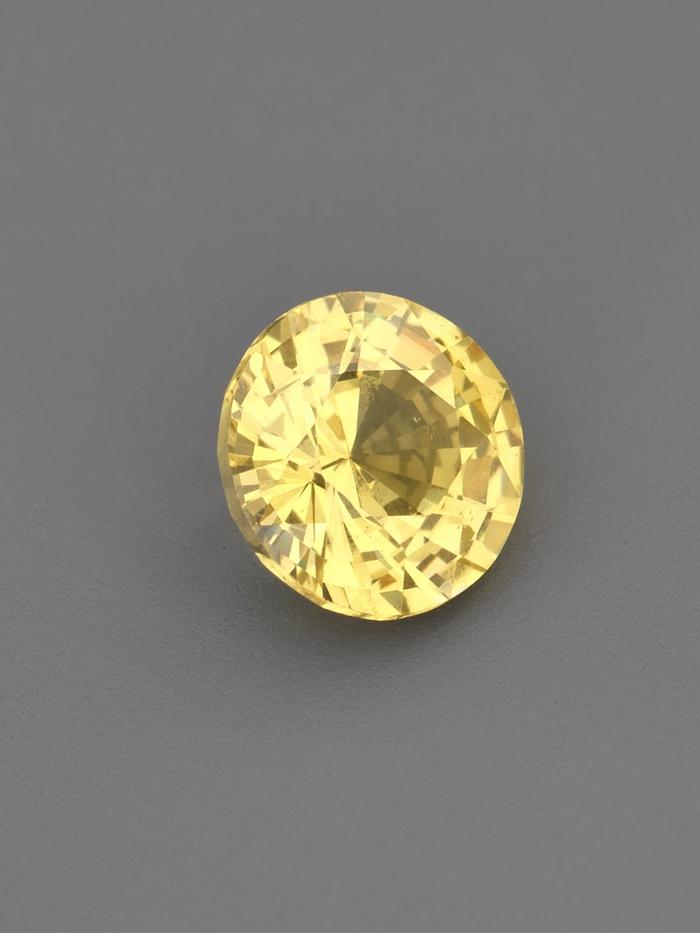 Nangi fine jewelry - yellow gemstone in gold
