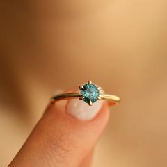 Nangi fine jewelry - blue ring in yellow gold