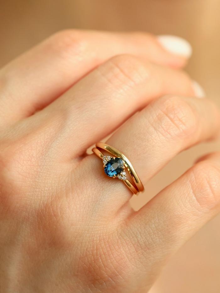 Nangi fine jewelry - blue ring in yellow gold