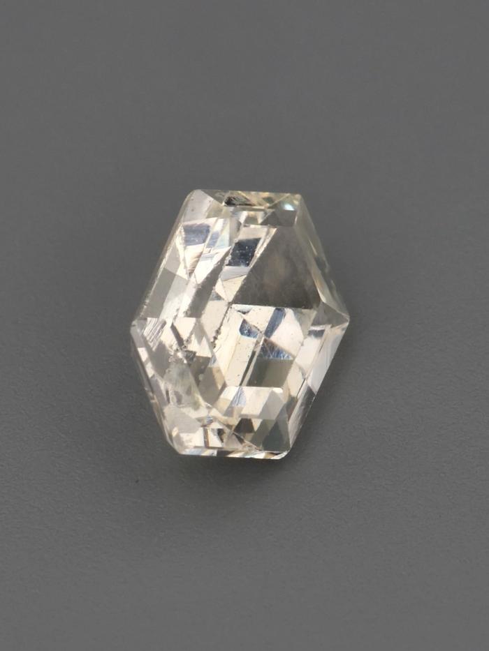 Nangi fine jewelry - champagne gemstone in gold