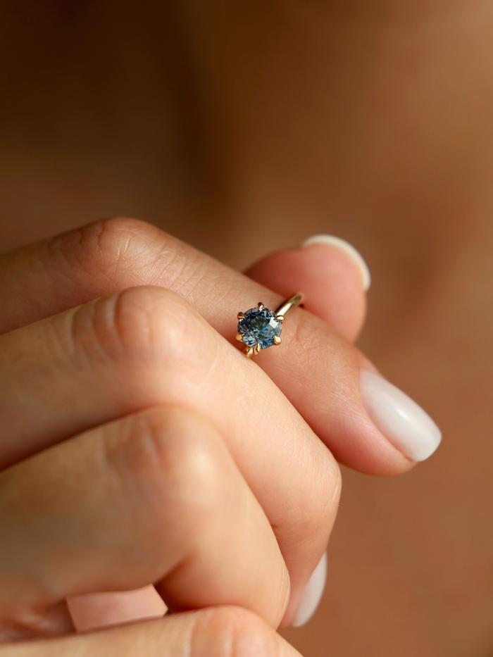 Nangi fine jewelry - teal / Peacock ring in yellow gold