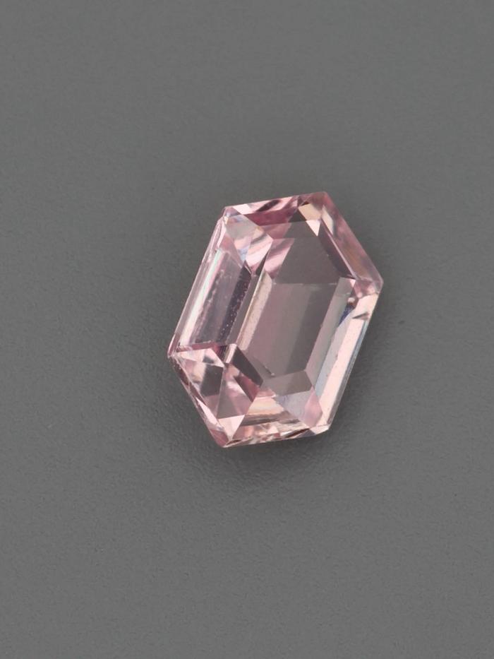 Nangi fine jewelry - pink gemstone in gold