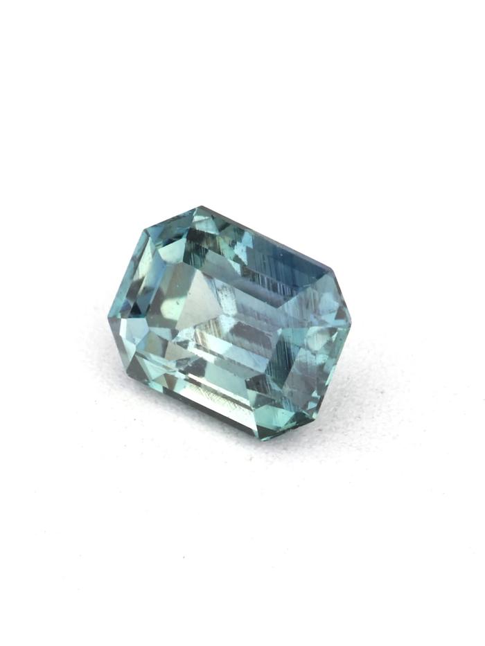 Nangi fine jewelry - teal / Peacock sapphire gemstone in gold