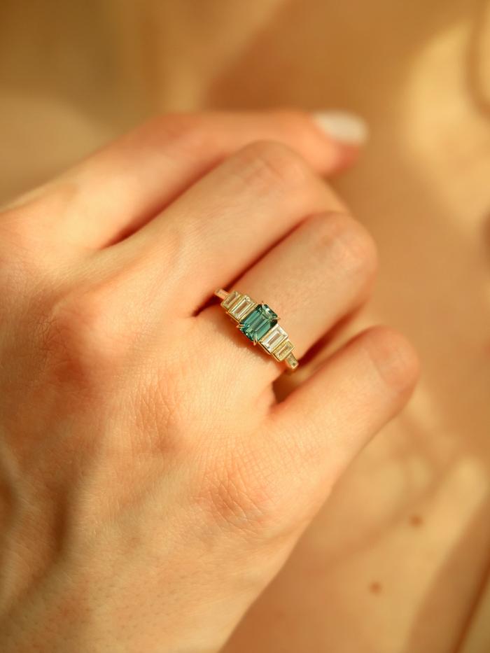 Nangi fine jewelry - teal / Peacock ring in yellow gold