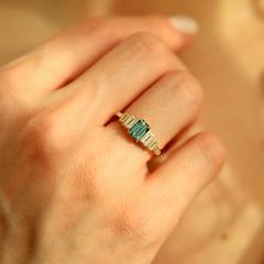 Nangi fine jewelry - teal / Peacock ring in yellow gold