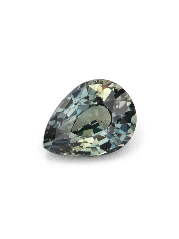 Nangi fine jewelry - green sapphire gemstone in gold