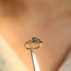 Nangi fine jewelry - teal / Peacock sapphire ring in yellow gold