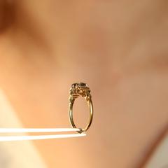 Nangi fine jewelry - teal / Peacock sapphire ring in yellow gold