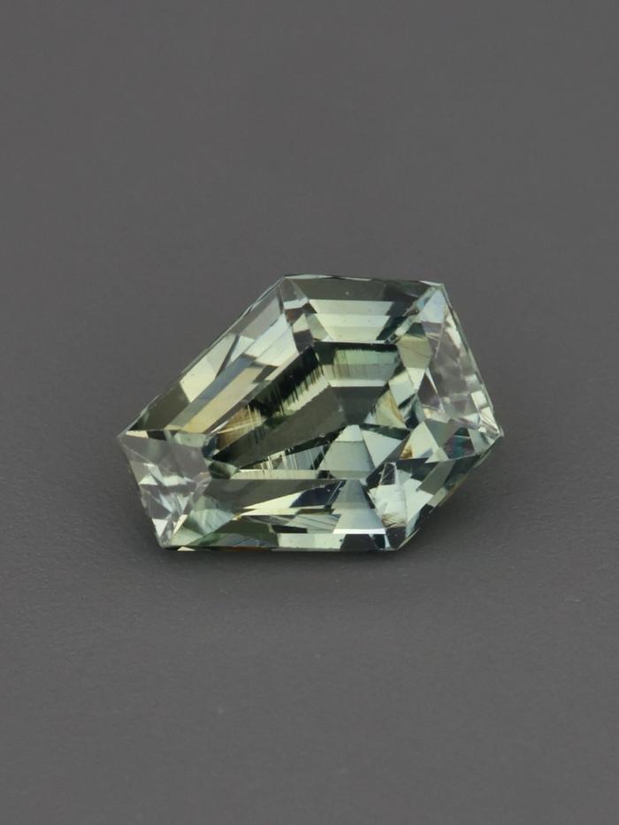 Nangi fine jewelry - green gemstone in gold