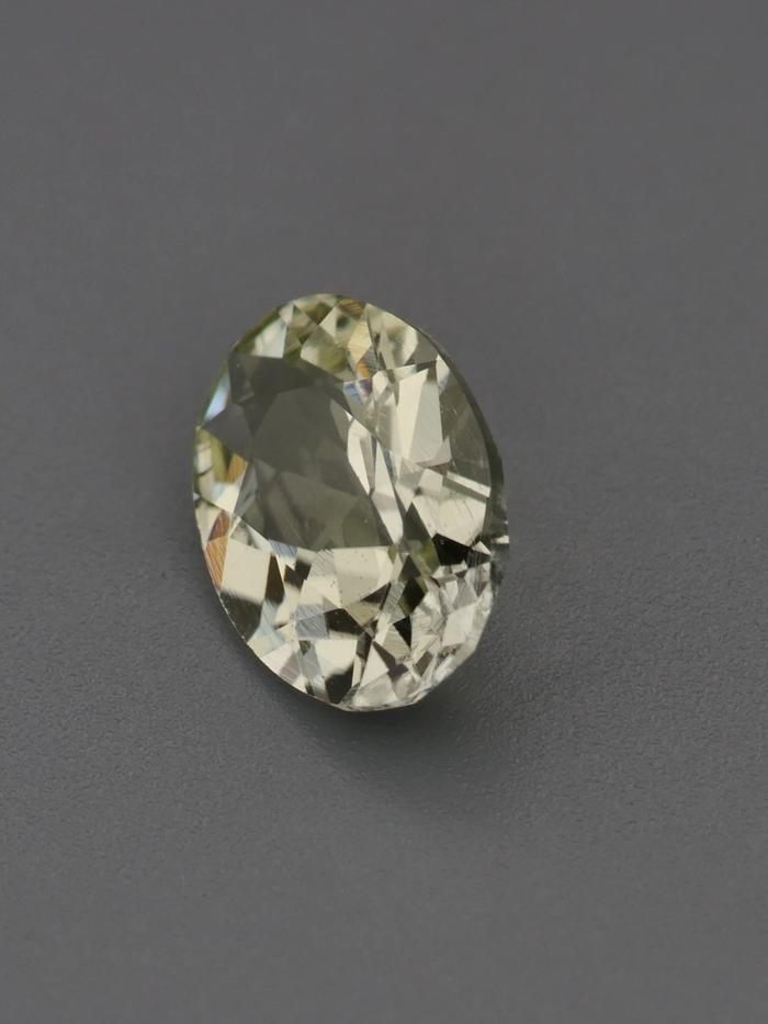 Nangi fine jewelry - green gemstone in gold