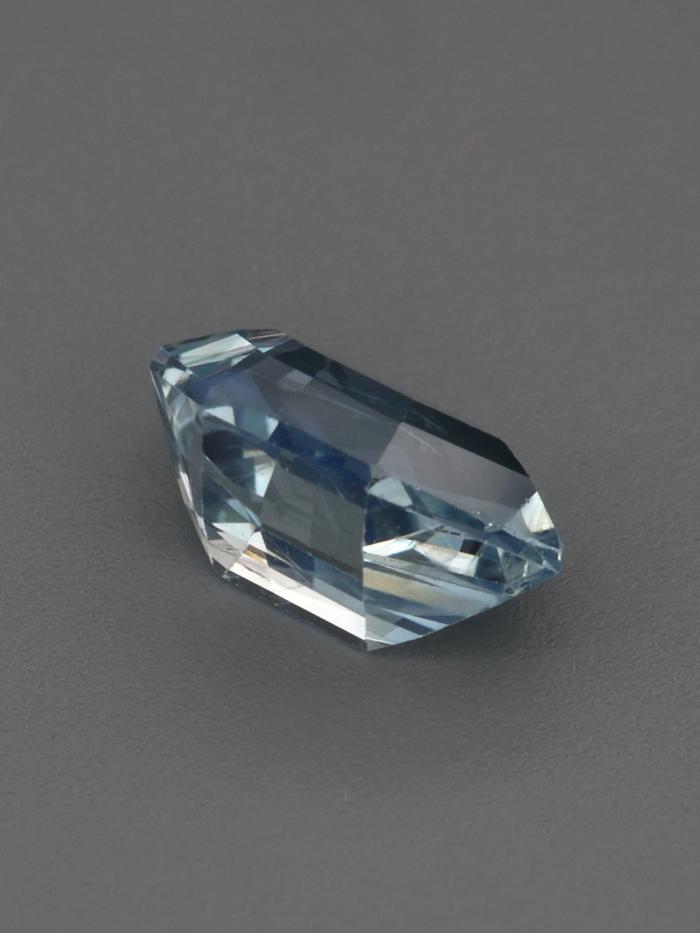 Nangi fine jewelry - blue gemstone in gold