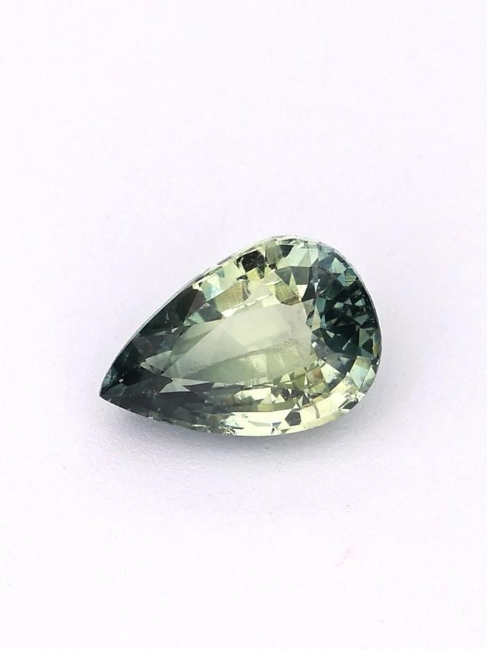Nangi fine jewelry - green sapphire gemstone in gold