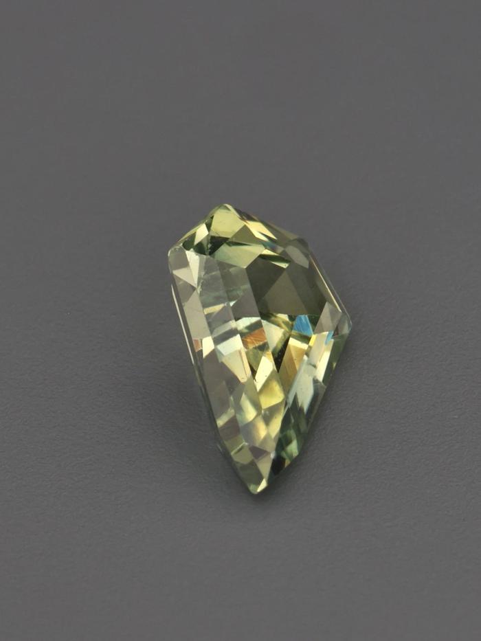Nangi fine jewelry - green gemstone in gold
