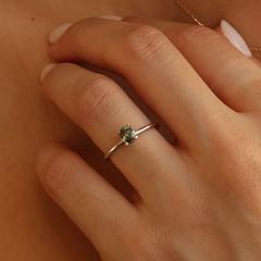 Nangi fine jewelry - green sapphire ring in white gold