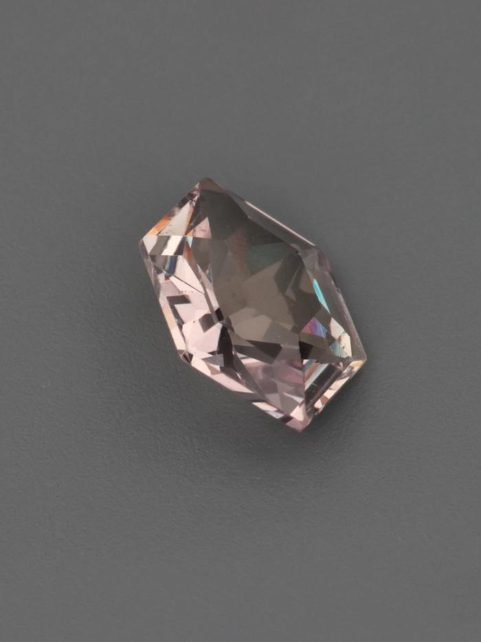Nangi fine jewelry - pink gemstone in gold