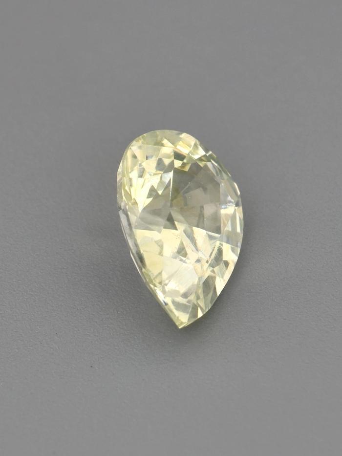 Nangi fine jewelry - yellow gemstone in gold