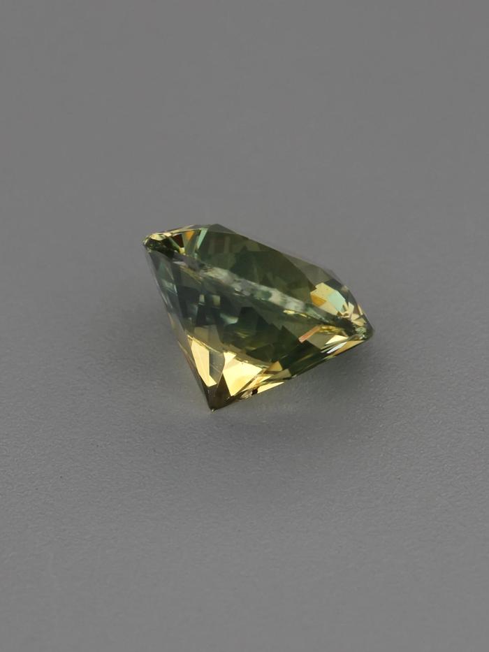 Nangi fine jewelry - yellow gemstone in gold