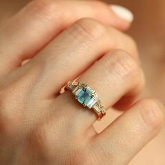Nangi fine jewelry - teal / Peacock ring in yellow gold