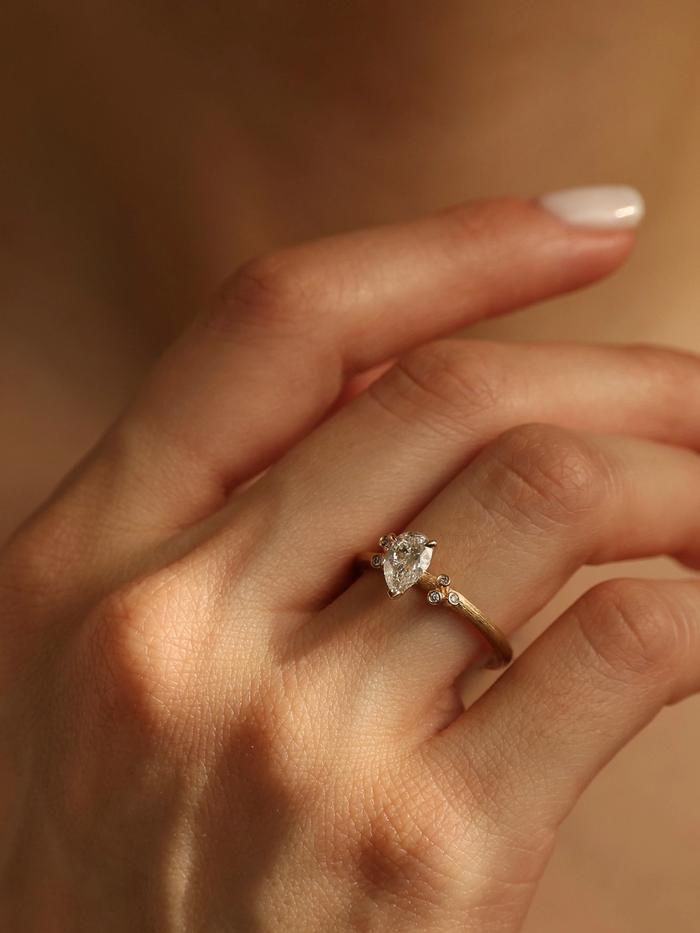 Nangi fine jewelry - ring in yellow gold
