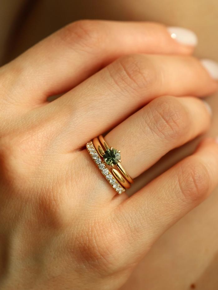 Nangi fine jewelry - green sapphire ring in yellow gold