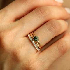 Nangi fine jewelry - green sapphire ring in yellow gold