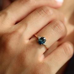 Nangi fine jewelry - teal / Peacock ring in yellow gold