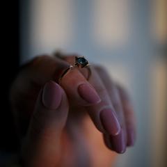 Nangi fine jewelry - blue sapphire ring in yellow gold