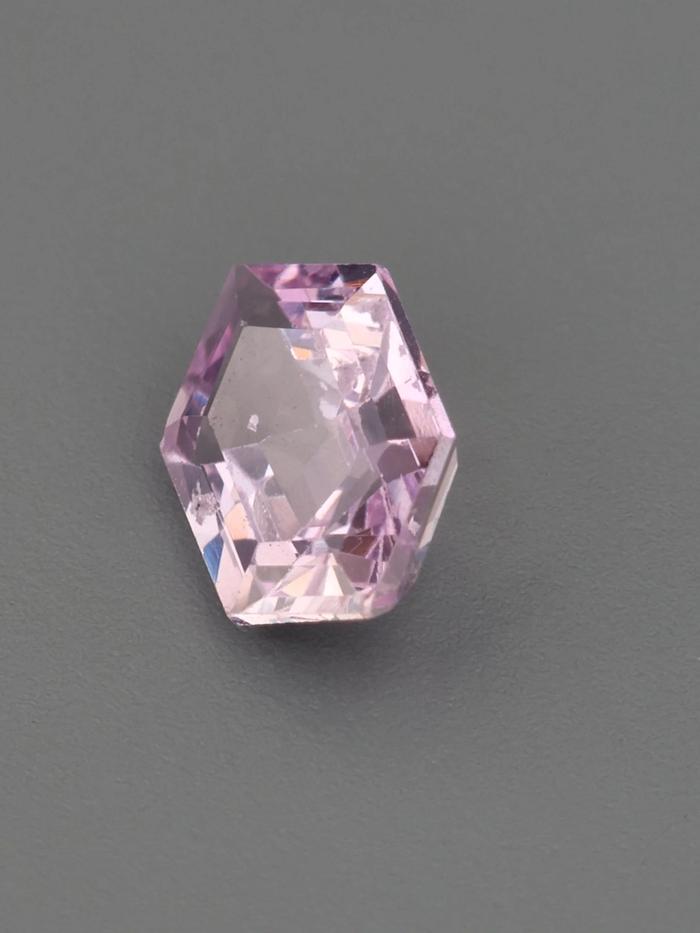 Nangi fine jewelry - pink gemstone in gold
