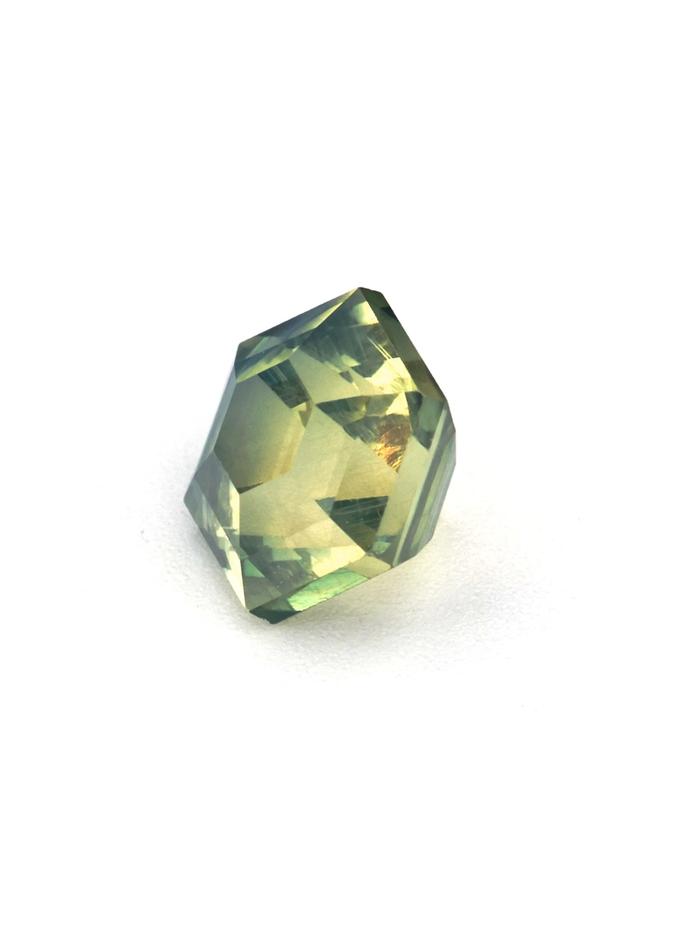 Nangi fine jewelry - green gemstone in gold