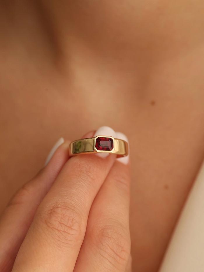 Nangi fine jewelry - red ruby ring in yellow gold