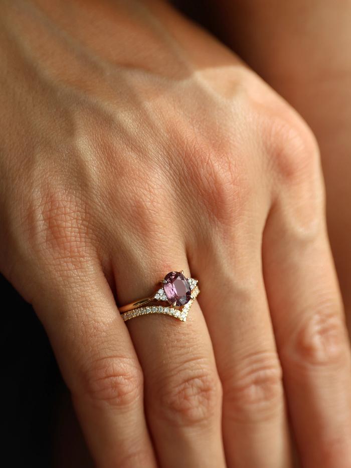 Nangi fine jewelry - purple ring in yellow gold