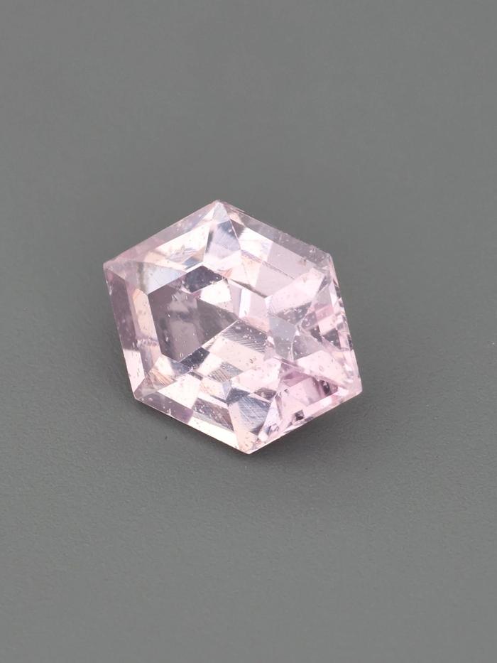 Nangi fine jewelry - pink gemstone in gold