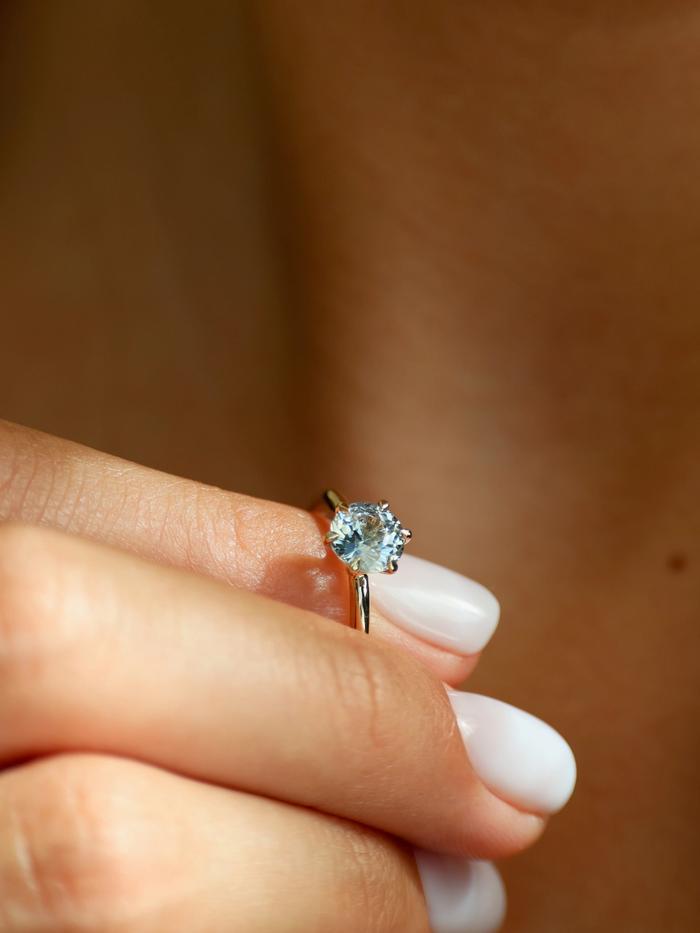 Nangi fine jewelry - grey ring in yellow gold