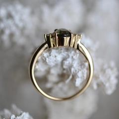 Nangi fine jewelry - green sapphire ring in yellow gold